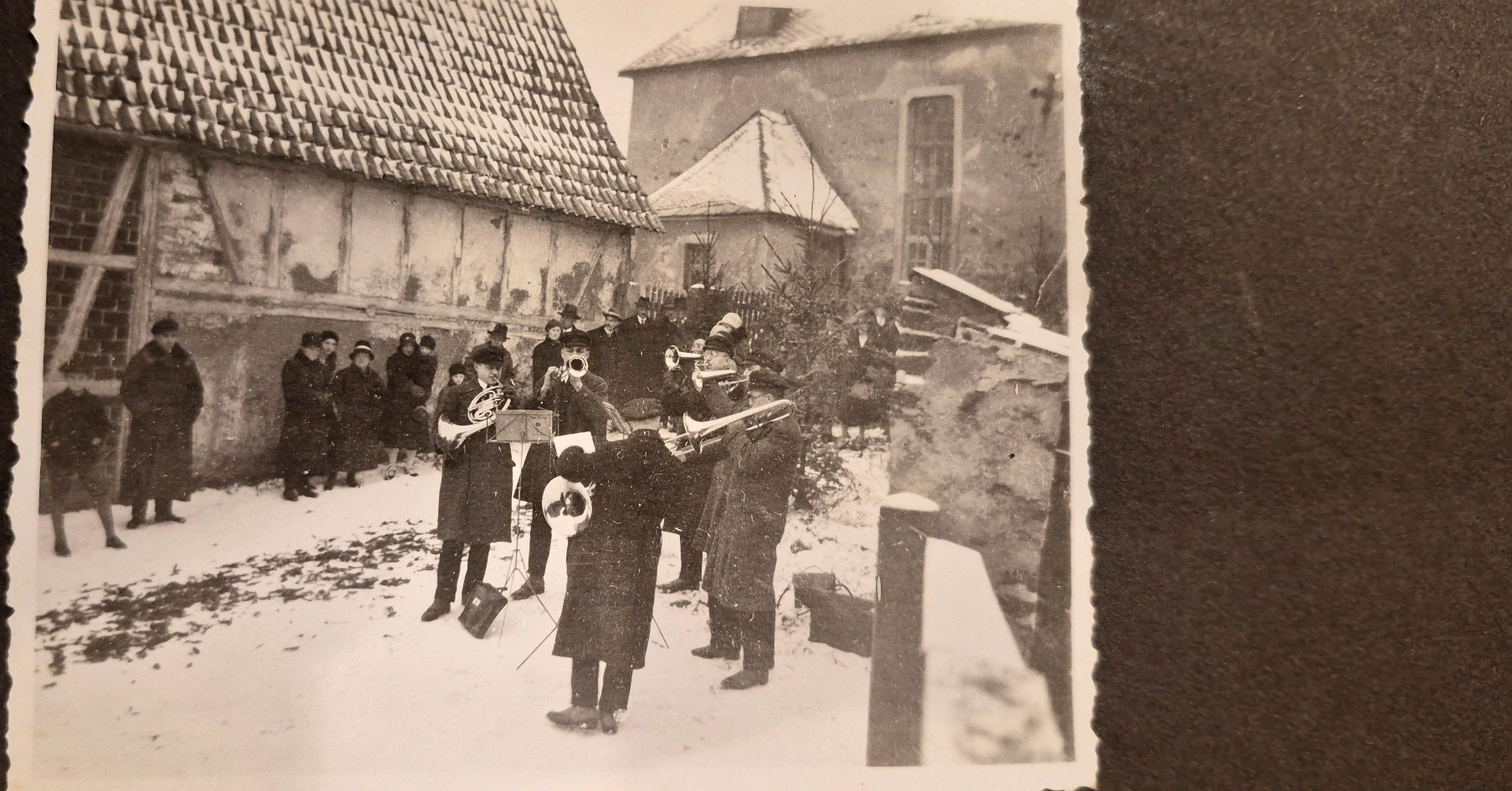 Bläser und Festzug bei der Glockenweihe 1931 in Abberode · Privatalbum