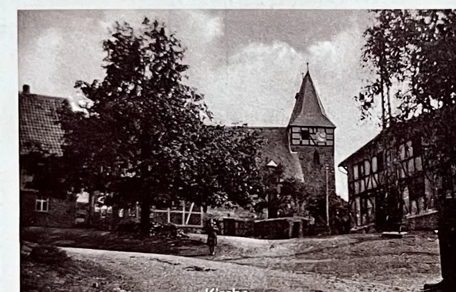 Kirchplatz in Abberode auf einer historischen Ansichtskarte, Aufnahme undatiert · Privatsammlung