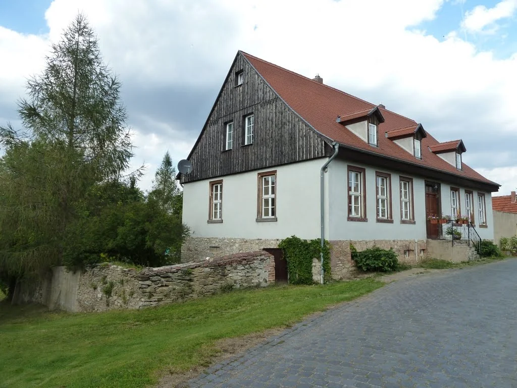 Das Abberöder Pfarrhaus in einer neueren Aufnahme · Privatsammlung